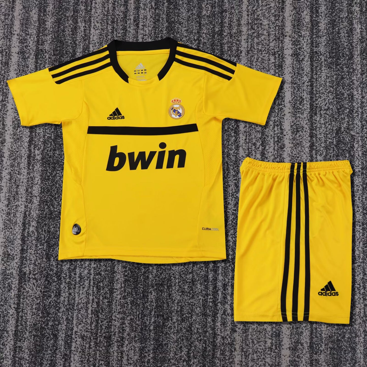 Real Madrid 2011-12 GK Retro Kids Kit