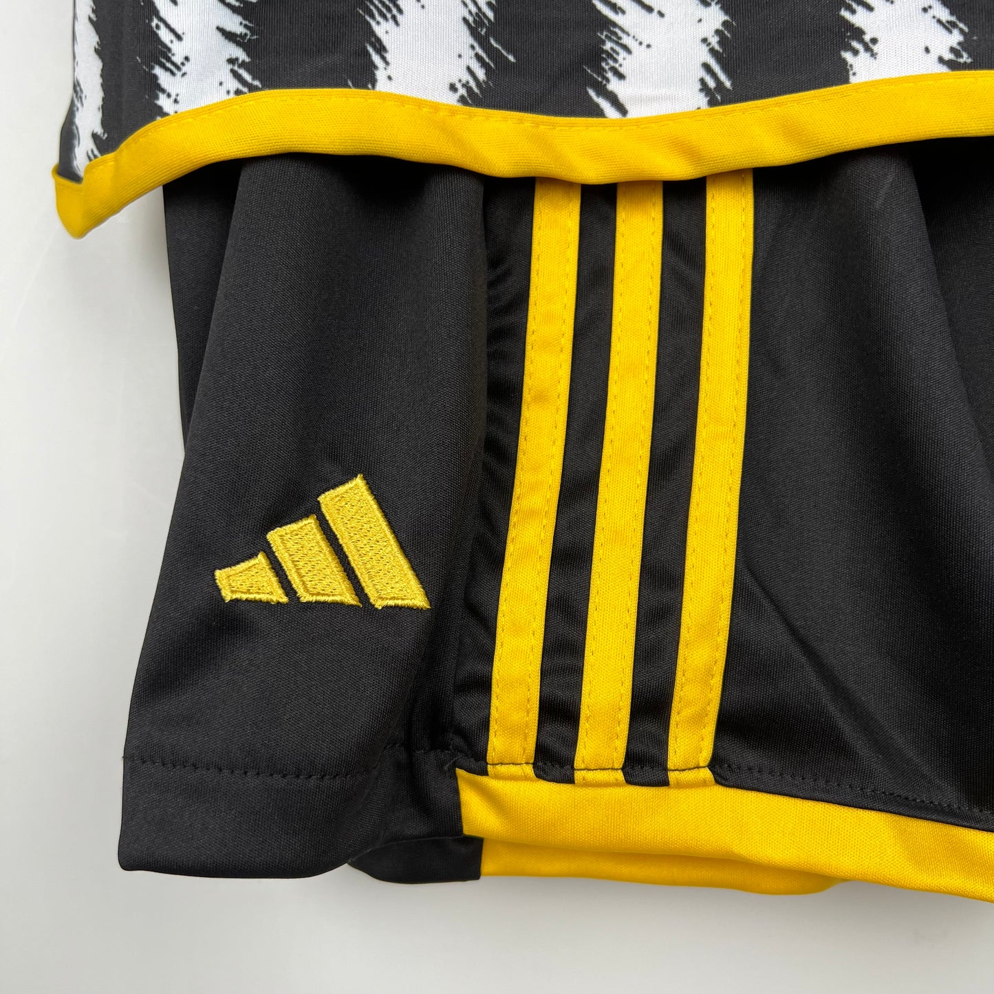 Juventus 23/24 Home Kid's Shirt