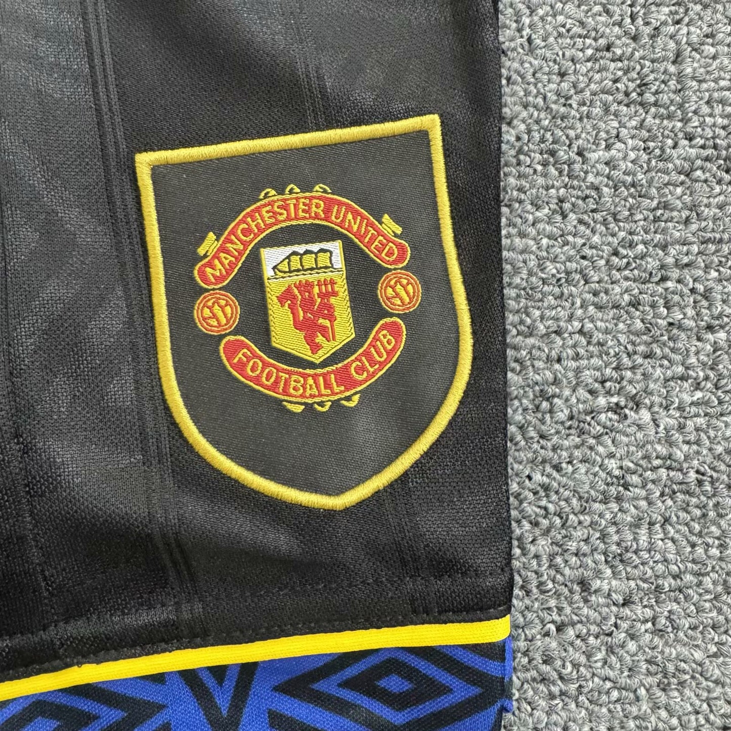 Manchester United 1993-94 Away Retro Kids Kit