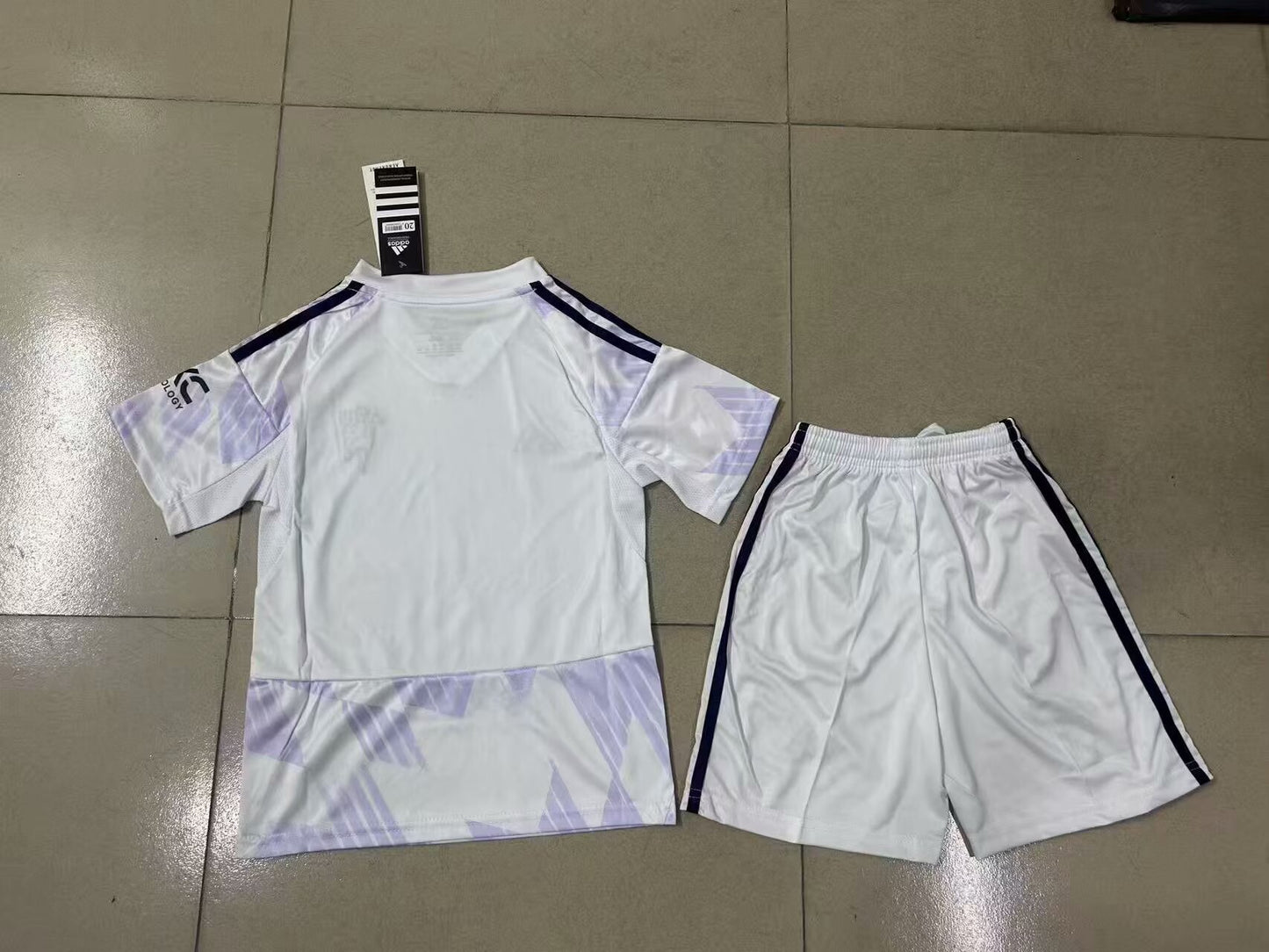 Manchester United 2025-26 Away Kids Kit