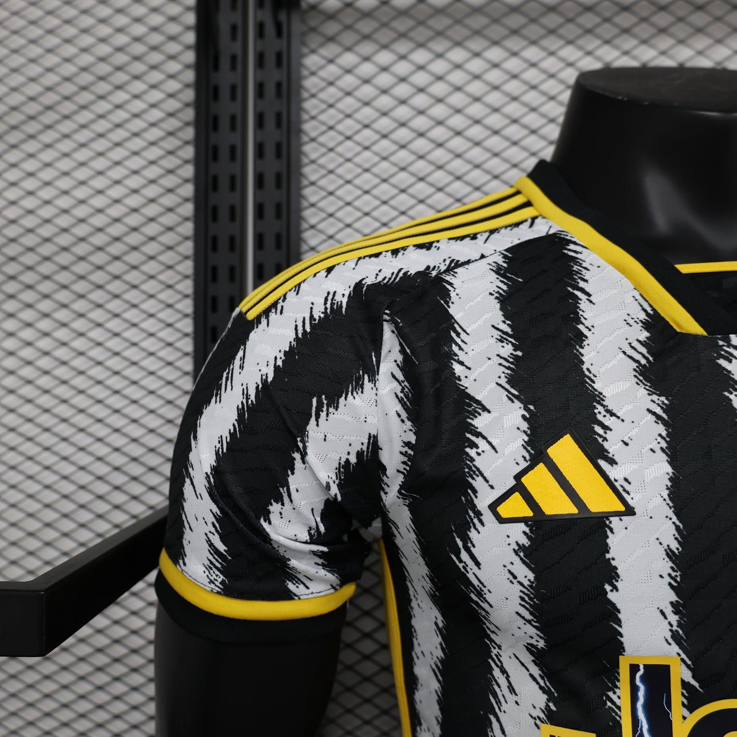 Juventus 23-24 Home Shirt
