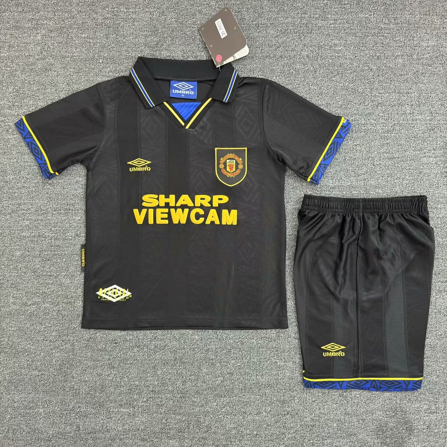 Manchester United 1993-94 Away Retro Kids Kit