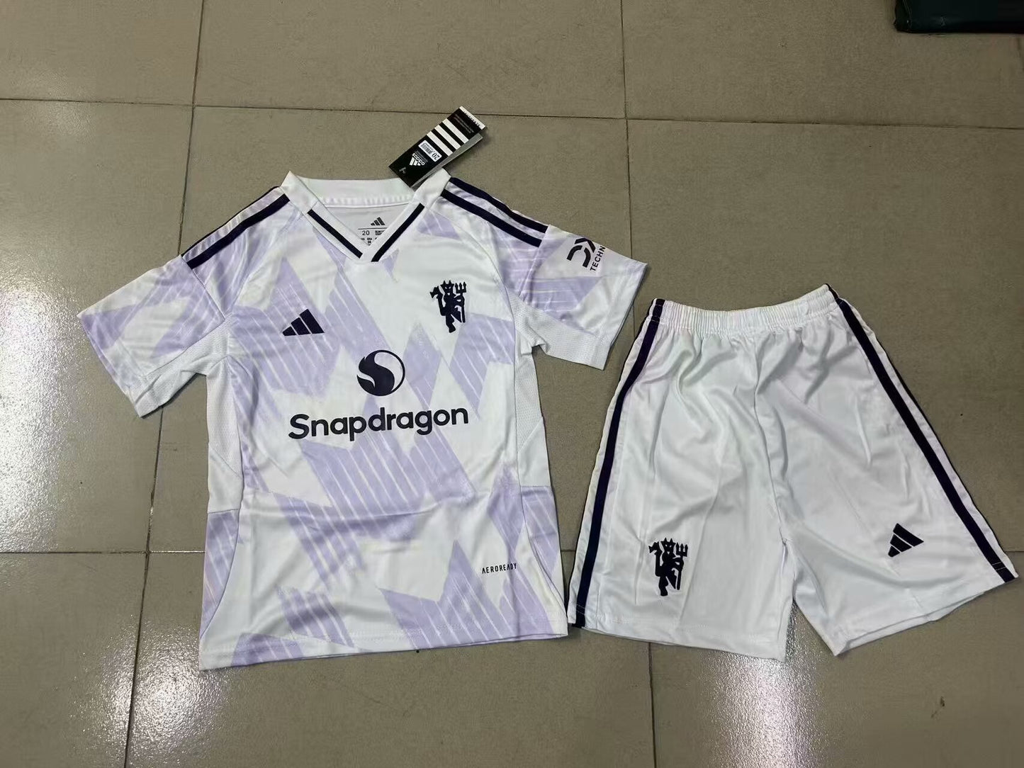 Manchester United 2025-26 Away Kids Kit