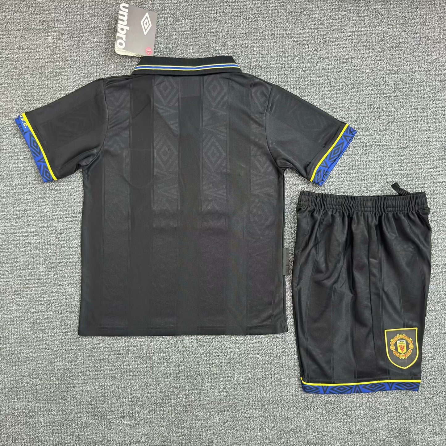 Manchester United 1993-94 Away Retro Kids Kit