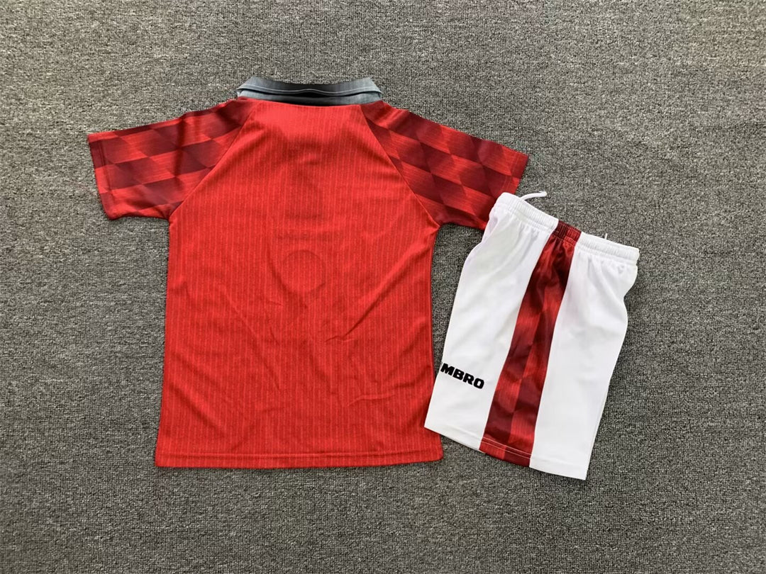 Manchester United 1996-98 Home Retro Kids Kit