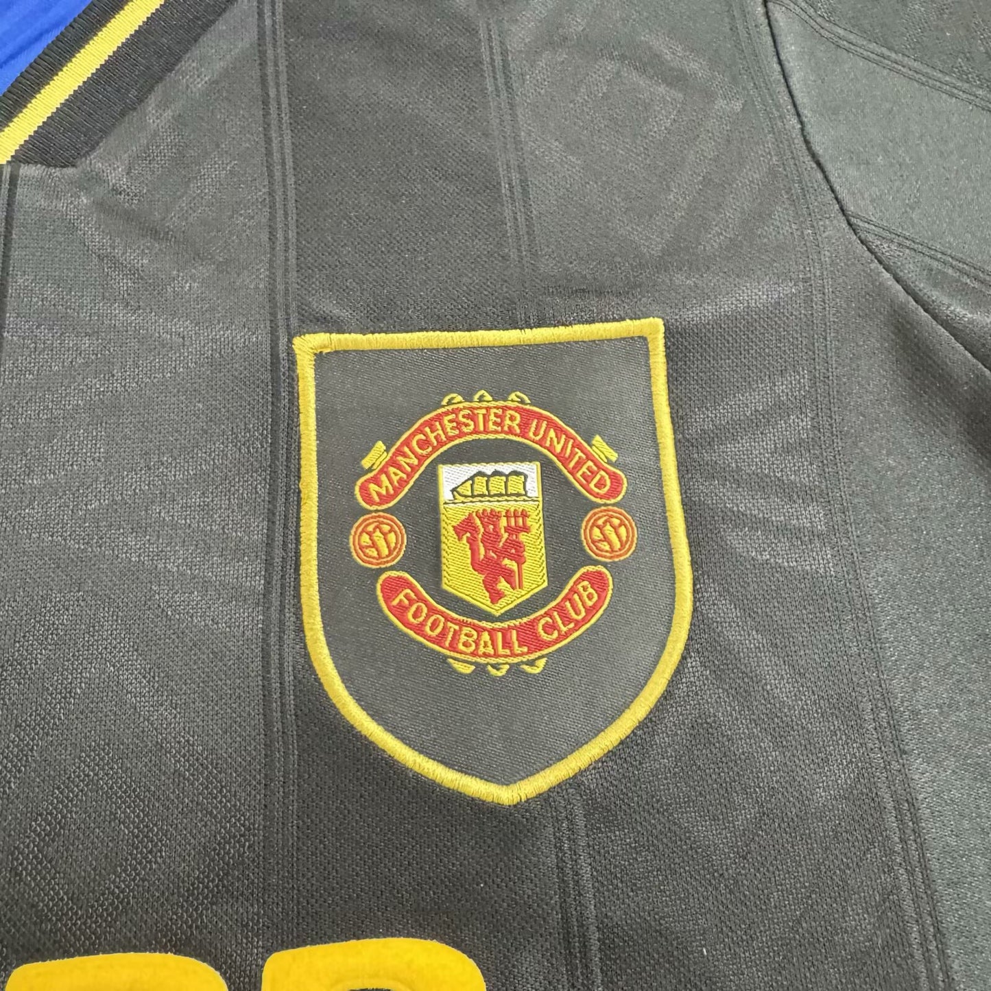 Manchester United 1993-94 Away Retro Kids Kit