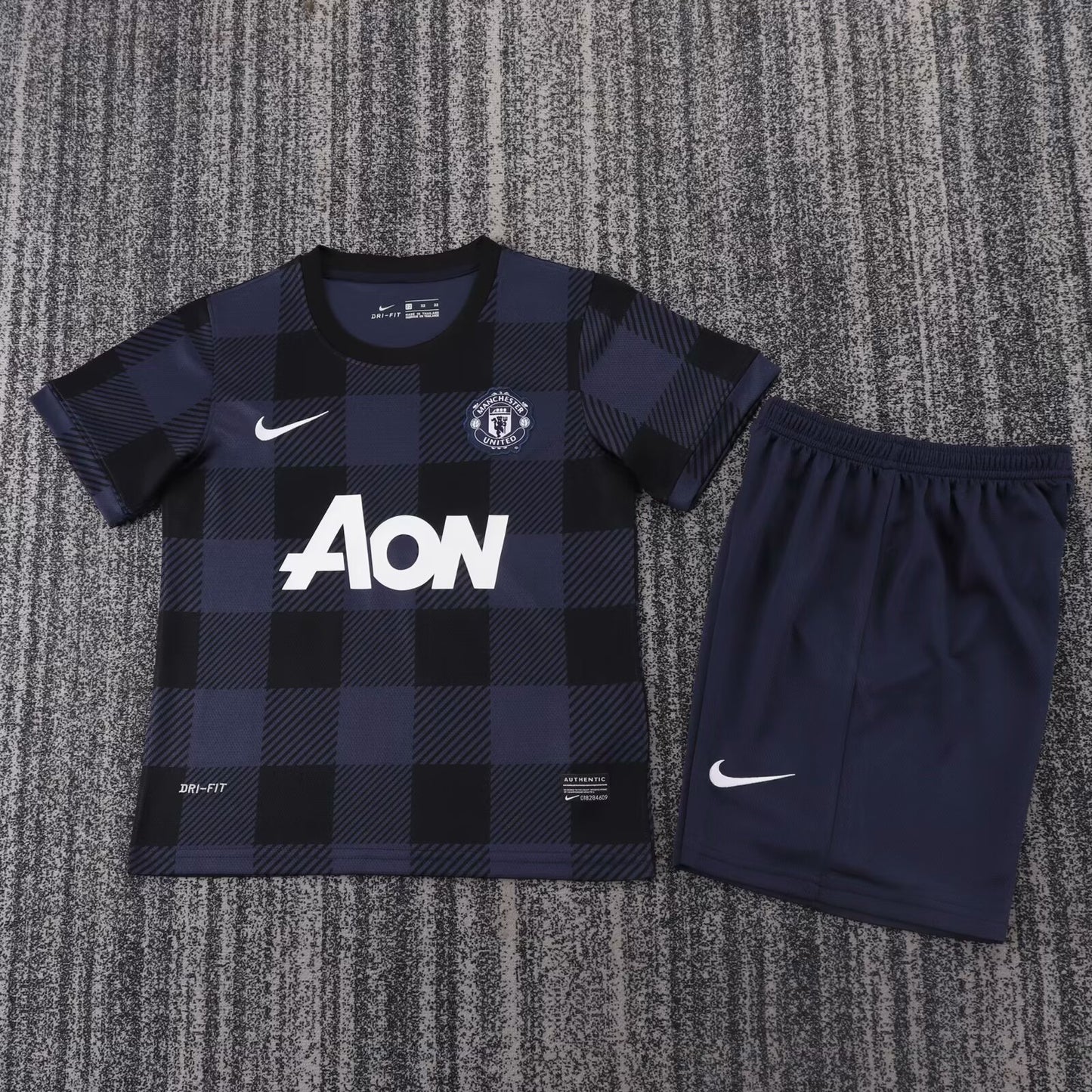 Manchester United 2013-14 Away Retro Kids Kit