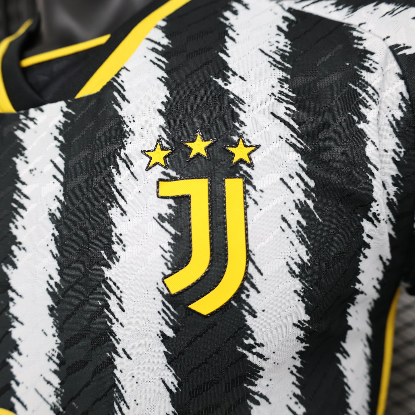 Juventus 23-24 Home Shirt