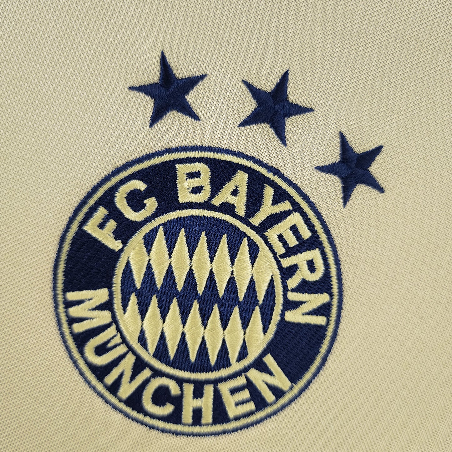 Bayern Munich 2004-5 Away Shirt