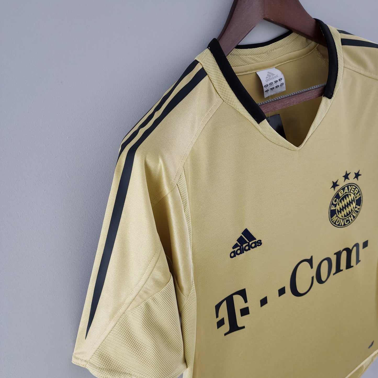 Bayern Munich 2004-5 Away Shirt