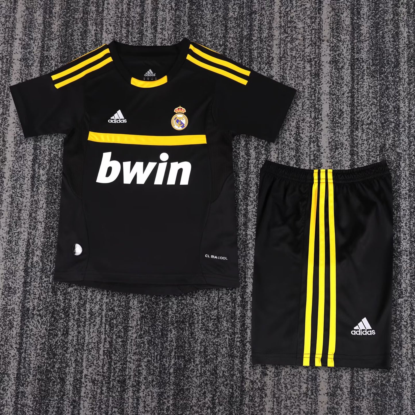 Real Madrid 2011-12 GK Retro Kids Kit